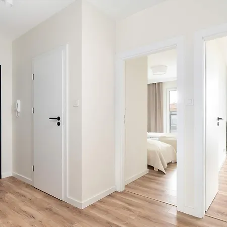 Przestronny Z 2 Sypialniami By Renters Apartment Posen