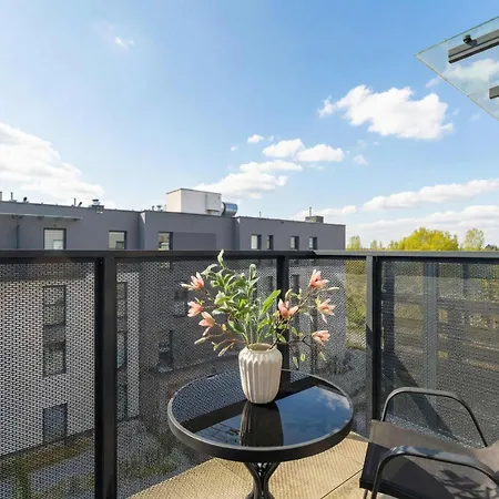 Przestronny Z 2 Sypialniami By Renters Daire Poznan